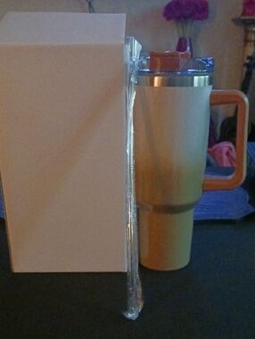 Insulated Travel Mug with Handle - Brown/Tan